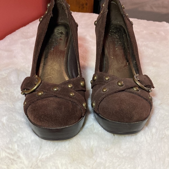 Brown suede round toe platform heels - Picture 5 of 7